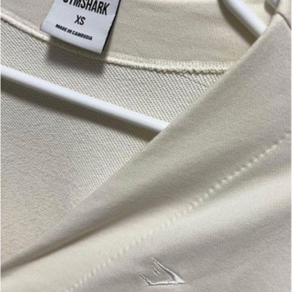 Whitney Simmons c Gymshark Cardigan | V4 Collection